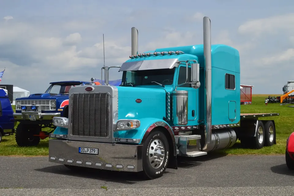 US Cars Fest Krásno 2024 – Peterbilt 379 tyrkysový tahač